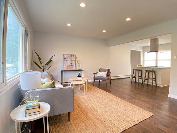 3rd image of 3852 Harbor Blvd