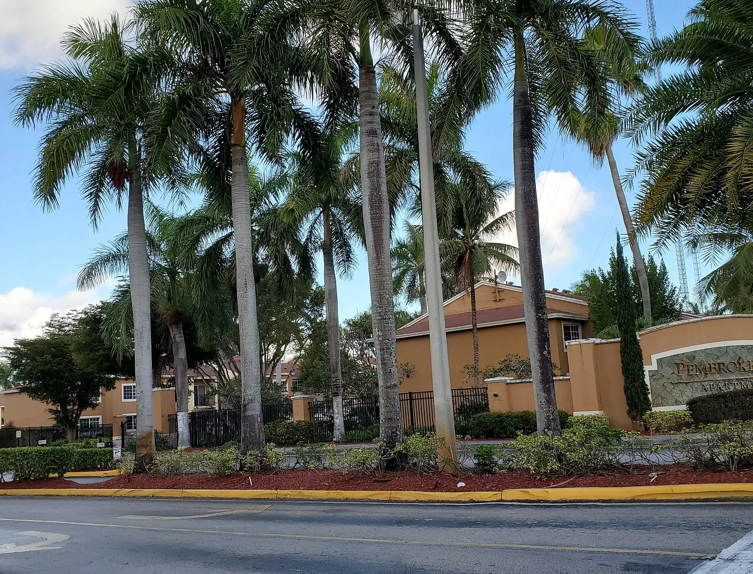 Pembroke Park Apartments — Photo 1