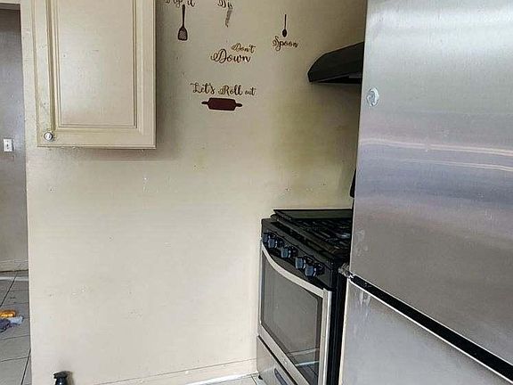 3rd image of 671 Garden St #3