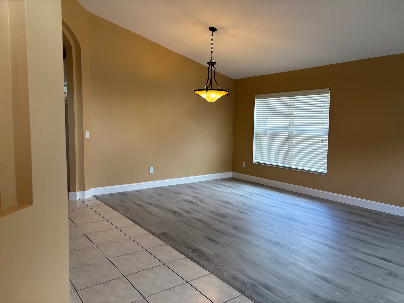 4 bed, 1960 sqft, $2,800 — Photo 2