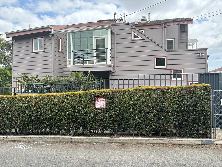 1121 Hilldale Ave — Photo 2