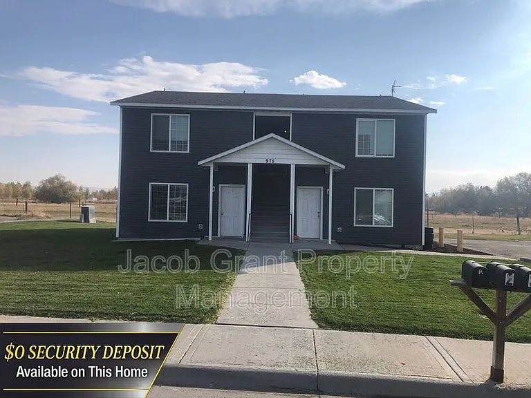 975 Eve Dr #3 — Photo 1