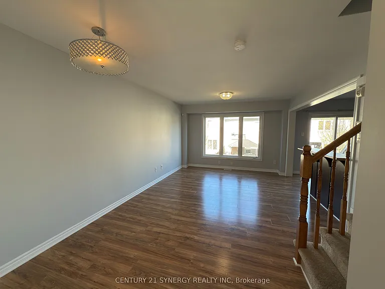 921 Messor Cres — Photo 4