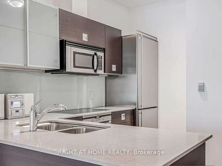 3391 Bloor St W #515 — Photo 10