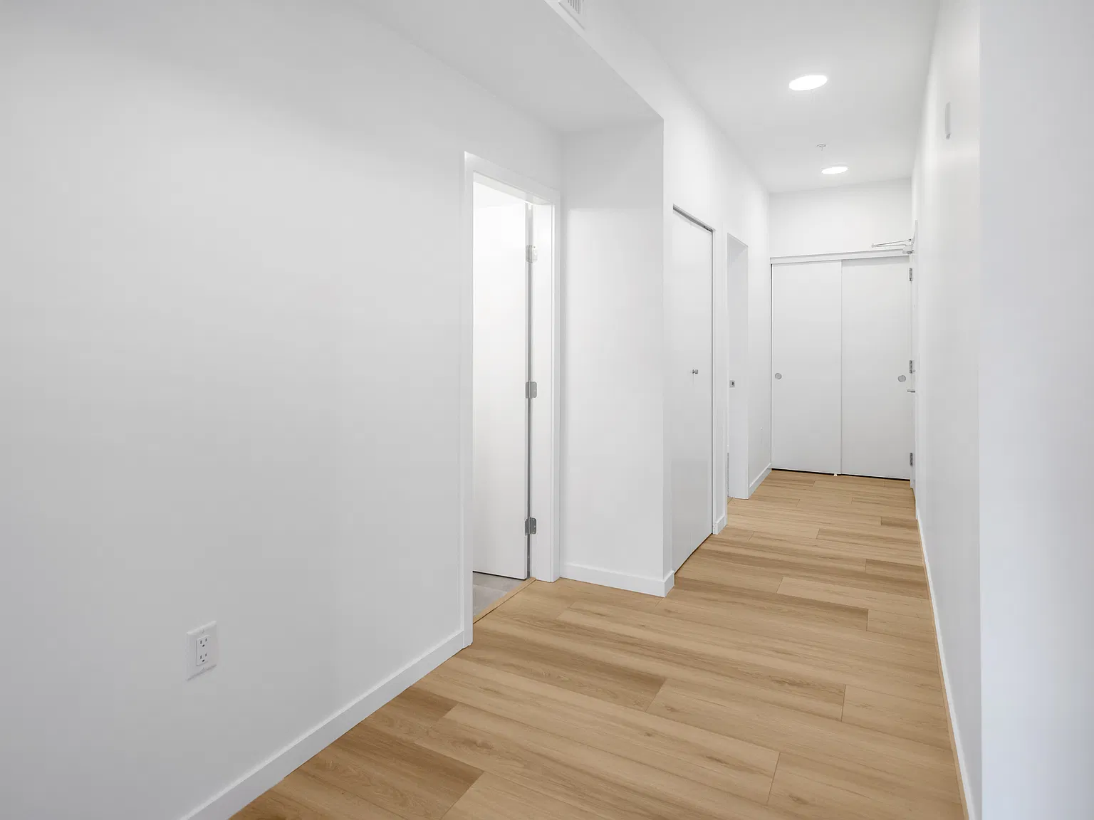 2 bed, 987 sqft, $3,250 — Photo 2