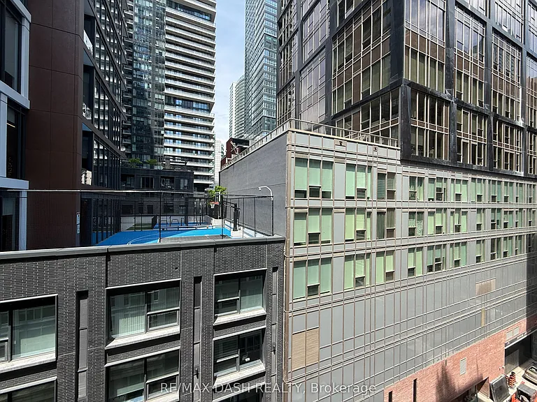 270 Wellington St W #802 — Photo 30