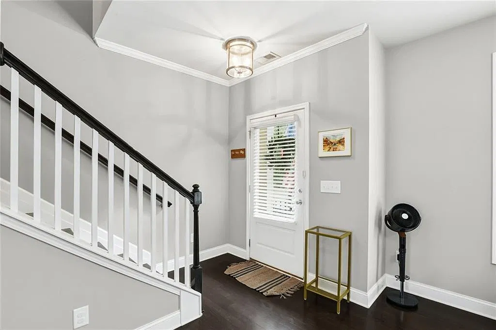 3 bed, 3.5 bath, 1922 sqft, $2,950 — Photo 3