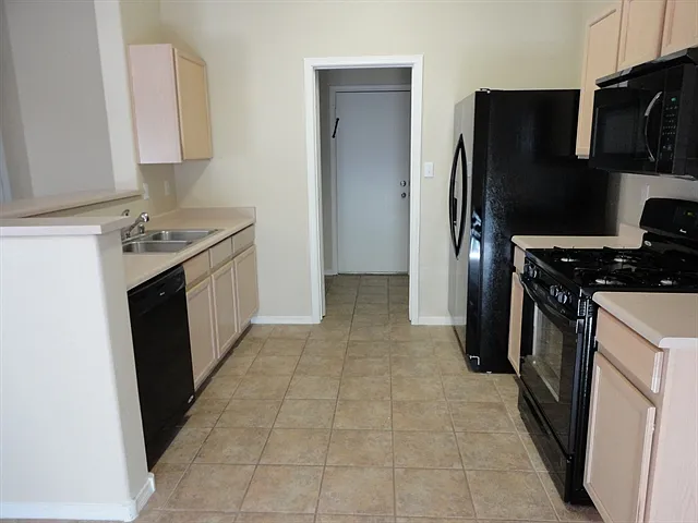 7044 Glen Hills Dr NE — Photo 2