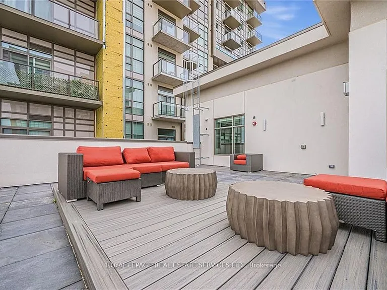 460 Dundas St E #1102 — Photo 41
