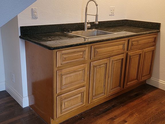 2nd image of 8 Blackhawk Ln #B