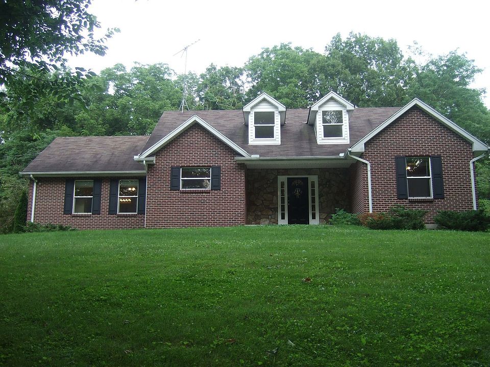 Cape syle Ranch home on 15 acres! 