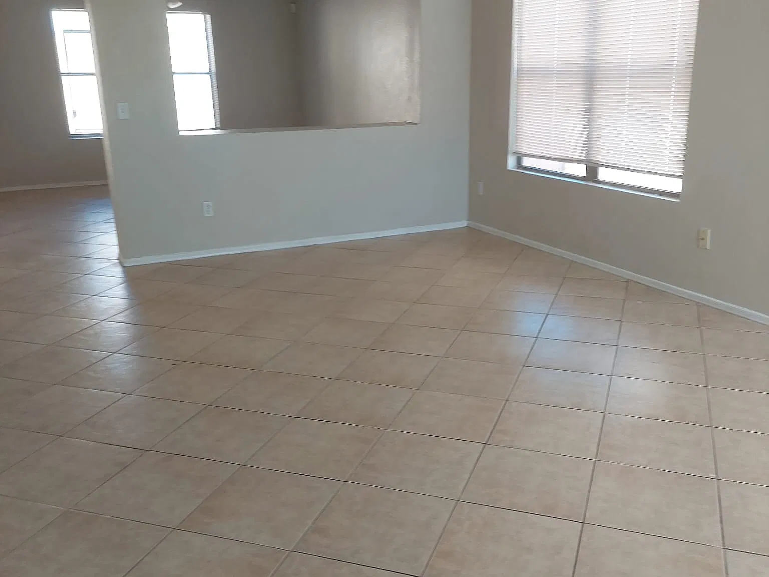 3 bed, 2200 sqft, $2,250 — Photo 4
