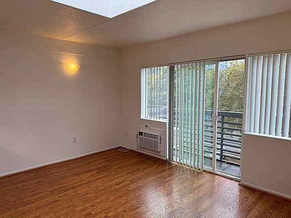 4th image of 1415 SW Park Ave #604