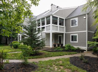 6 Lake Ave, Louisville, KY