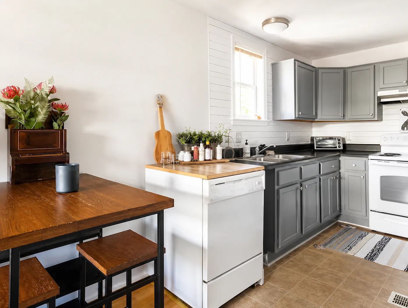 2 bed, 750 sqft, $1,650 — Photo 3