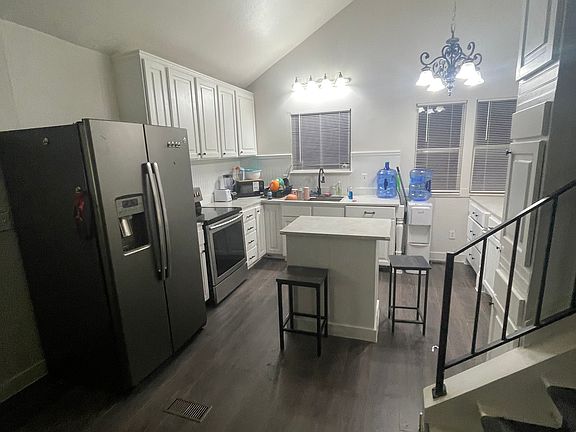 3rd image of 4115 S Eastern Park Ln