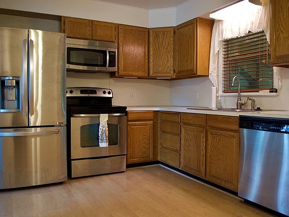 2nd image of 853 Saturn Ave