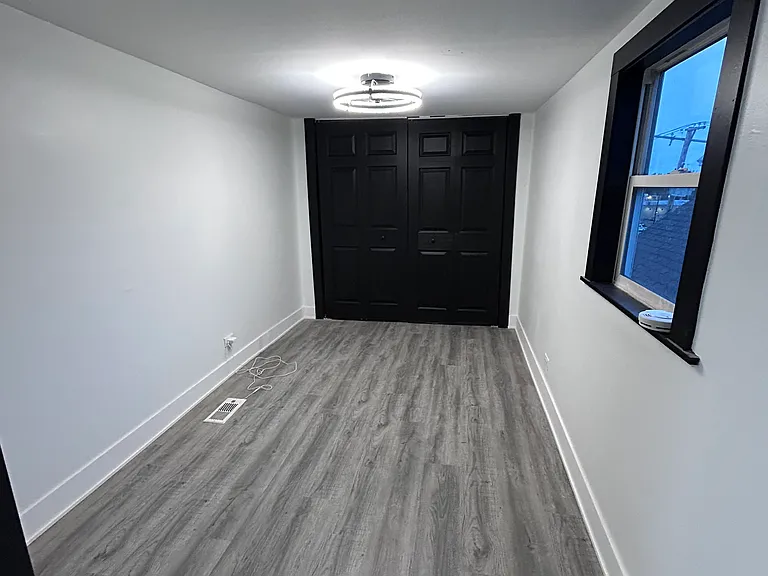2424 W Charleston St #1 — Photo 4