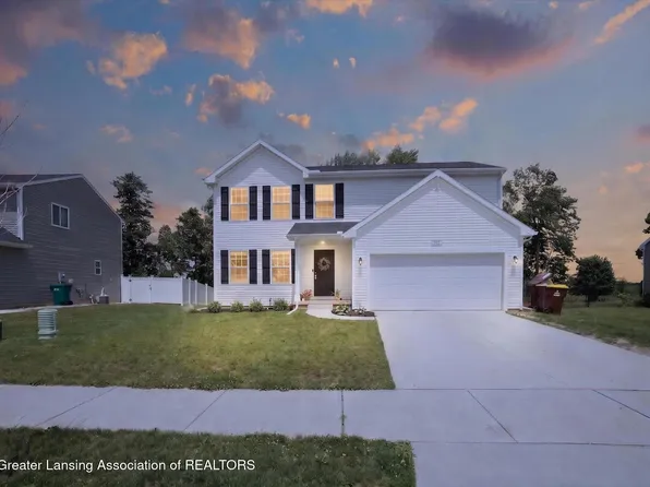 882 Saint Johns Chase, Grand Ledge, MI 48837