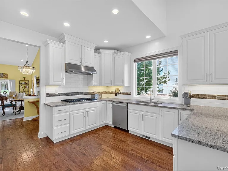17 Deforest Dr — Photo 15