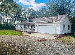 10221 N 1050th St, Newton, IL 62448