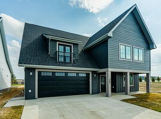 307 Lennox Dr, Bismarck, ND 58504