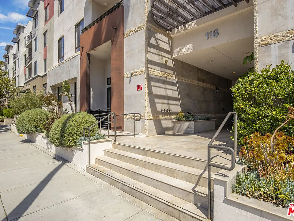 118 S Kenwood St #102