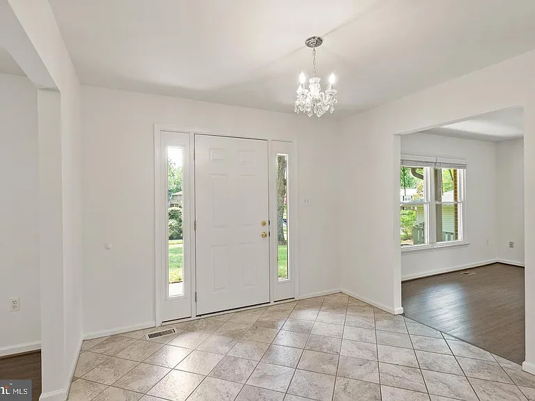 8902 Huxley Ct — Photo 23