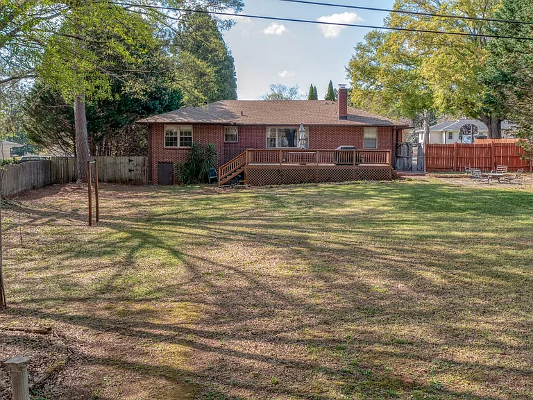 1416 Hilltop Dr — Photo 29