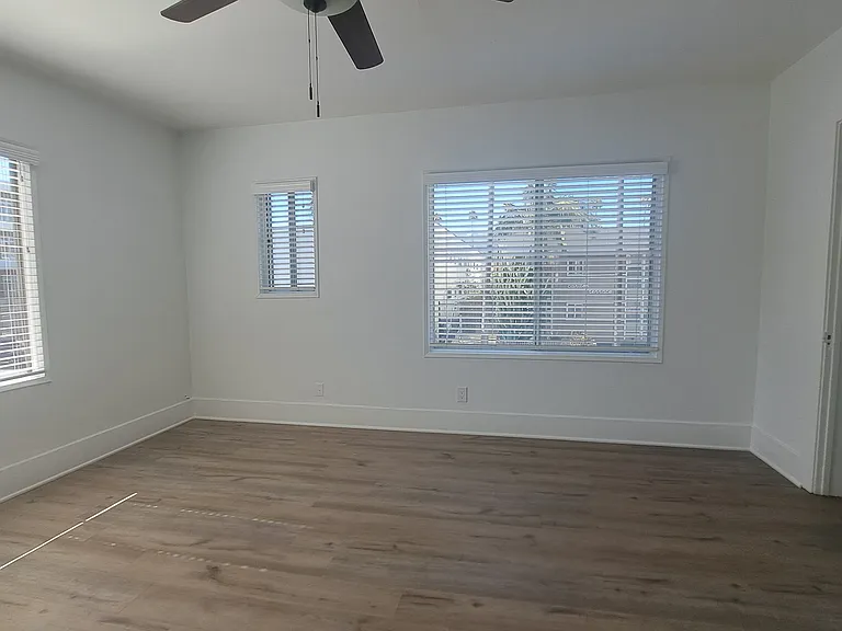 5944 Carlton Way — Photo 7