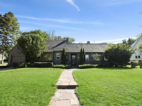 2 Lathrop Ct, Norwich, CT 06360