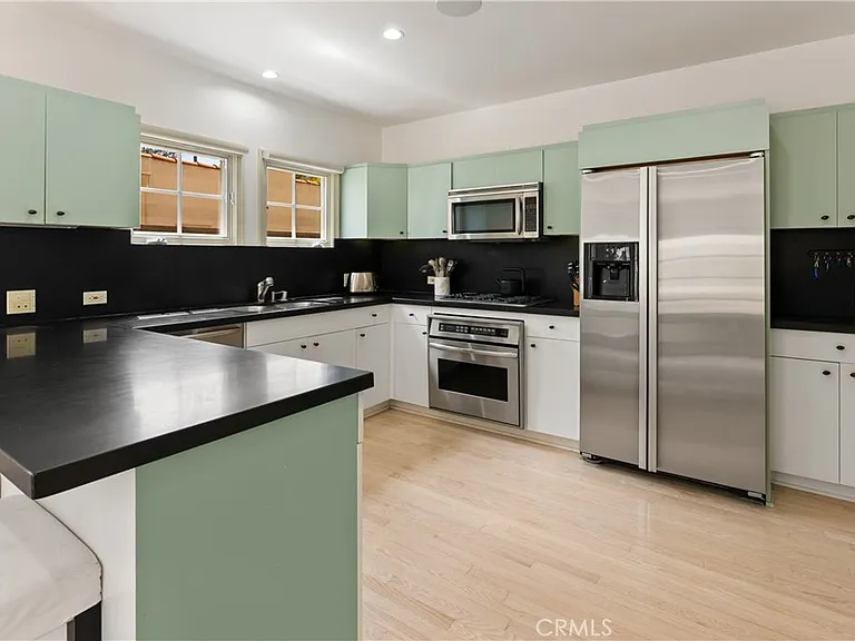 708 Westbourne Dr — Photo 9