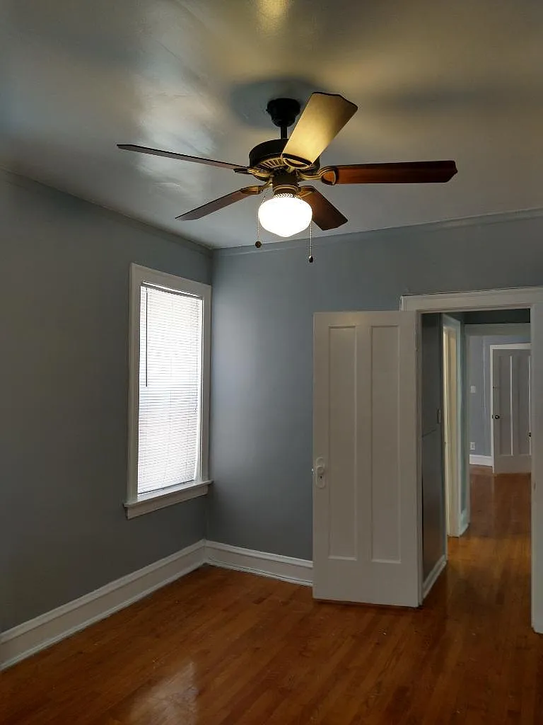 3 bed, 1200 sqft, $1,600 — Photo 1
