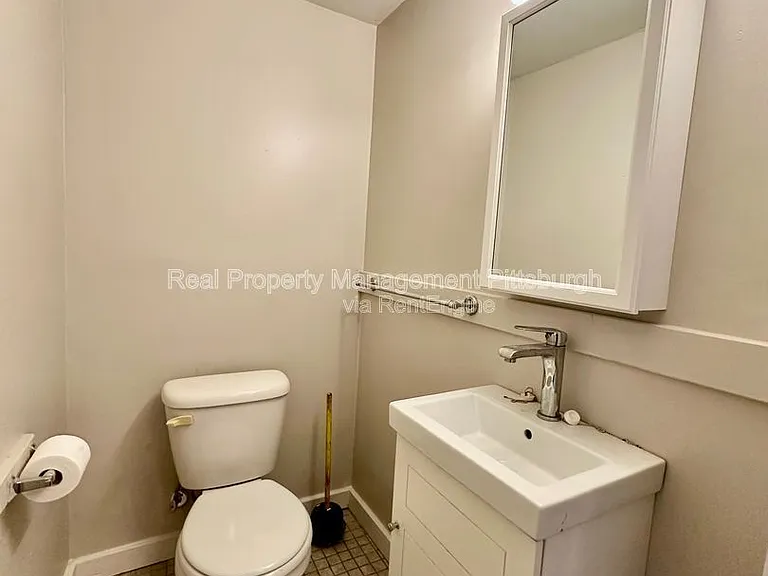 126 Earl St — Photo 11