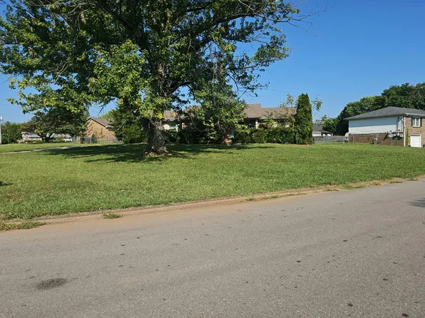 803 Iris Ln, Clarksville, TN 37042