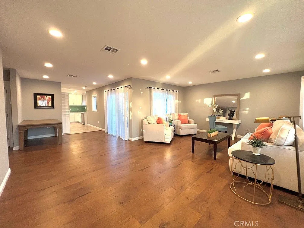 2 bed, 1340 sqft, $3,950 — Photo 2
