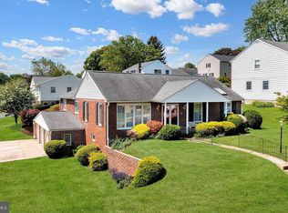 800 W Rolling Rd, Springfield, PA 19064