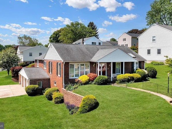 800 W Rolling Rd, Springfield, PA 19064