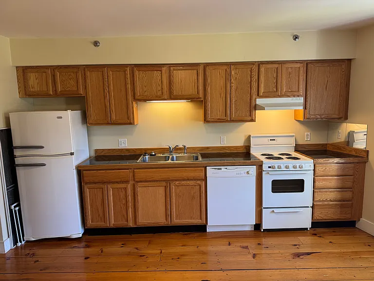 36 Main St #5 — Photo 5