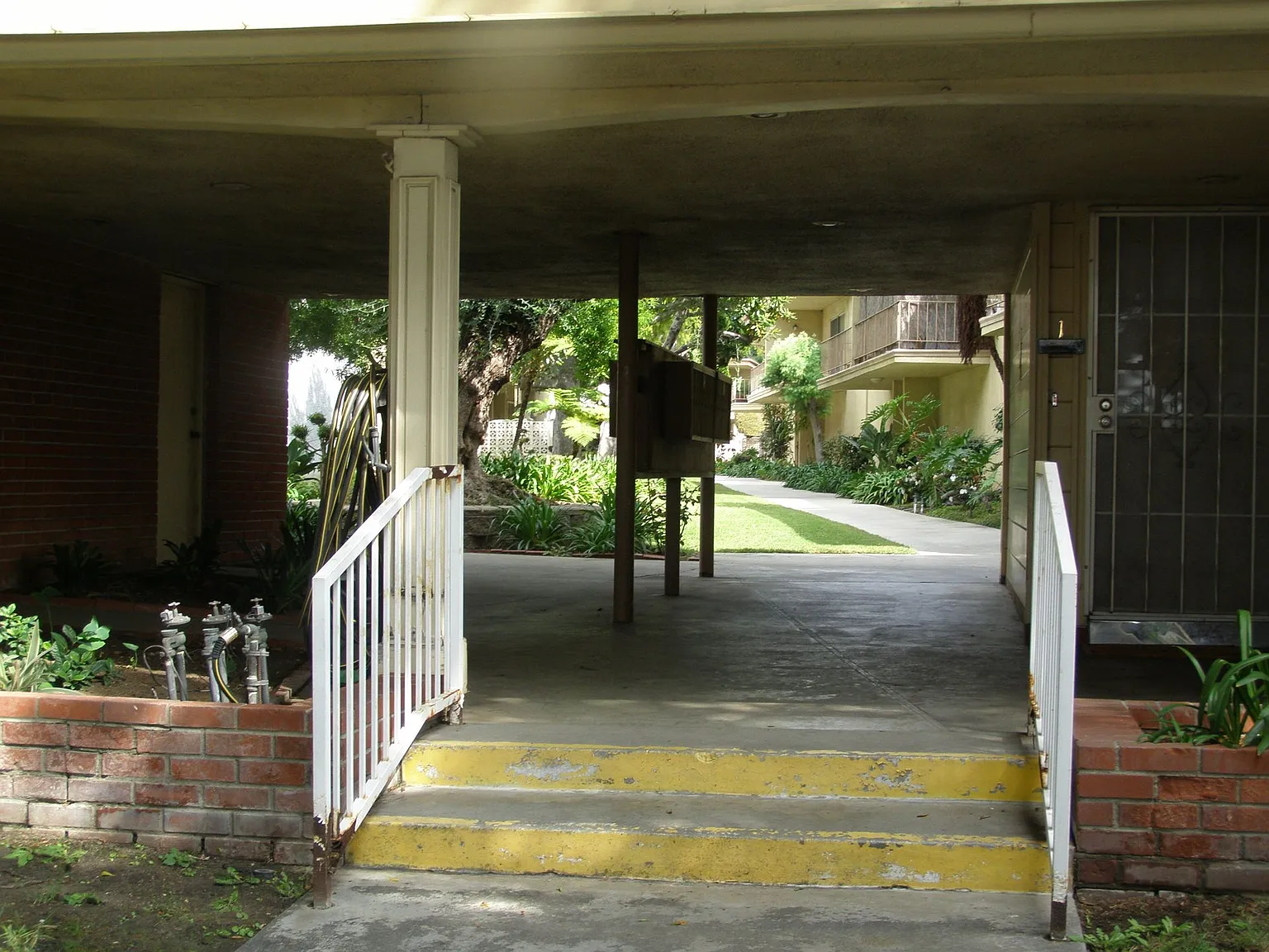 051 - Whittwood Park Apartments — Photo 3