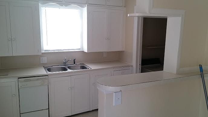 2nd image of 1714 E Cherry St