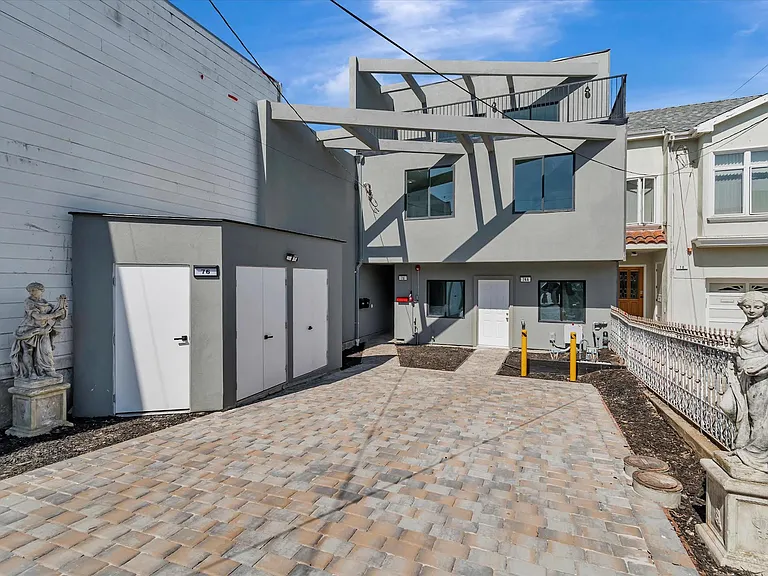 76 Miriam St — Photo 1