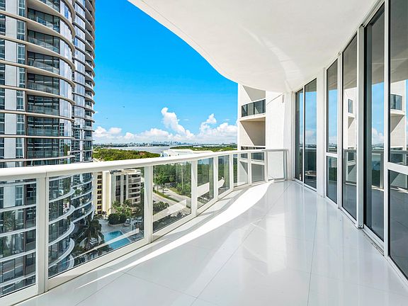3rd image of 15811 Collins Ave APT 1207