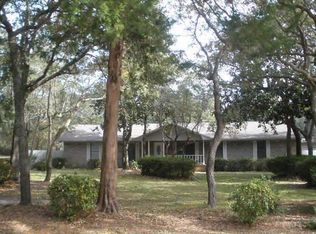 914 Lake Dr, Niceville, FL 32578