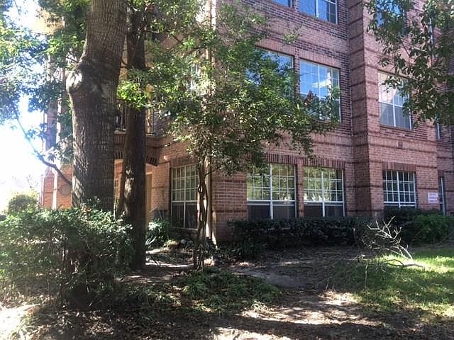 1st image of 2815 Kings Crossing Dr APT 106