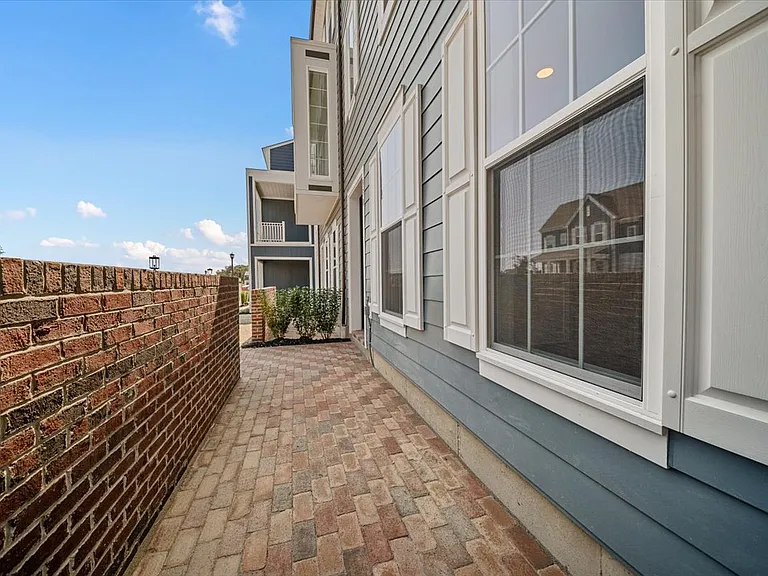 330 Highbridge Ln — Photo 3