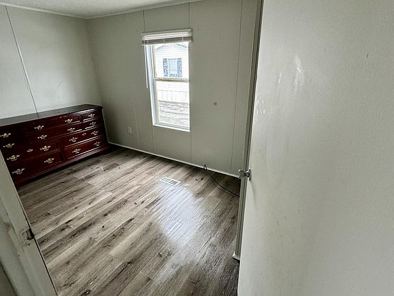 5th image of 2900 E Burton St