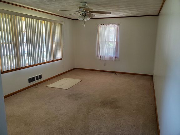 Living room/large window