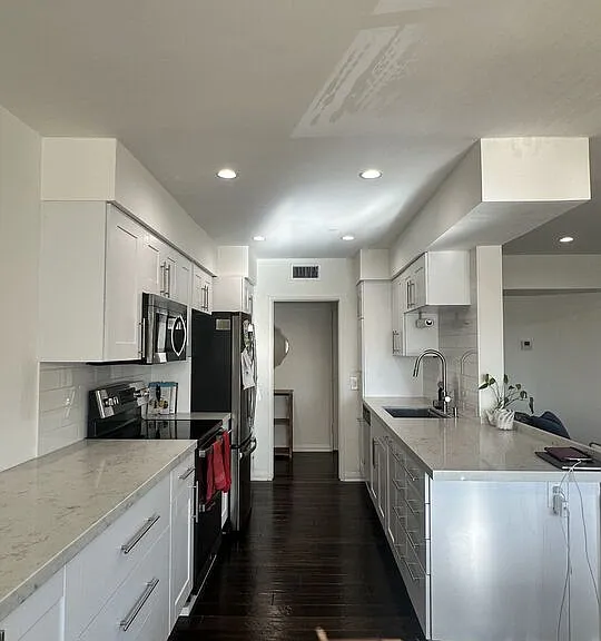 451 S Barrington Ave #202 — Photo 6
