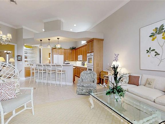 5th image of 735 Saint Annes Ln
